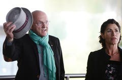 Rolf Knie beim Apéro unter dem KKL-Dach. (Bild: Eveline Beerkircher/Neue LZ)
