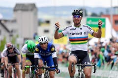 Der Slowake Peter Sagan, Tinkoff trifft als Erster im Ziel ein. (Bild: Keystone / Gian Ehrenzeller)