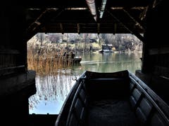 «Oft esch das Ziel so färn und doch so nah, äs het ä Rotsee-Fähri oder wer wött cha zFuess do überä gho!» (Bild: Margrith Imhof-Röthlin)