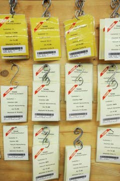 Sogenannte Strichcodes, die maschinell eingelesen und elektronisch weiterverarbeitet werden können. (Bild: Eveline Beerkircher/Neue LZ)