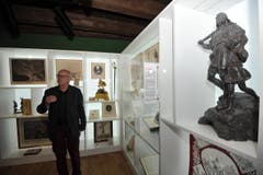 Paul Arnold leitet Führungen. (Bild: Urs Hanhart (Neue UZ))