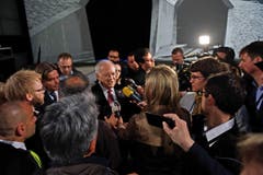 Bundespräsident Johann Schneider-Amman umzingelt von Medienschaffenden. (Bild: Nadia Schärli / Neue LU)