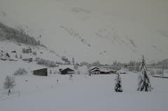 Schnee in Realp am Donnerstagmorgen. (Bild: Webcam)