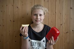 Tina Lustenberger (11): «Am Vormittag etwas Gesundes, am Nachmittag etwas Süsses.» (Bild: Pius Amrein (Neue LZ))