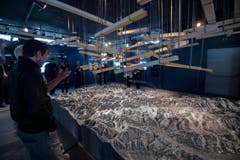 Die Ausstellung zum Gotthardmassiv zieht viele Besucher an. (Bild: SAMUEL GOLAY/TI-PRESS)