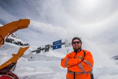Koordiniert und geleitet wird der Einsatz von Werner Gnos. (Bild: Keystone)
