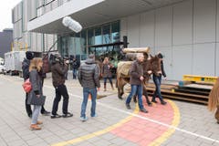 Anita und Matthijs Ouwerkerk bei den Dreharbeiten. (Bild: Oscar Alessio/SRF)