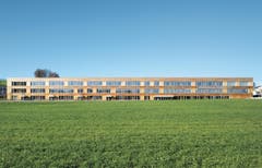 Schulhaus Eichmatt, Cham / Hünenberg - Bünzli & Courvoisier Architekten AG, 2009. (Bild: Baudirektion Kanton Zug)