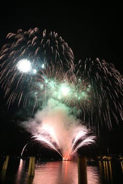 Feuerwerk in Flüelen (Bild: Manuela Jans / Neue LZ)