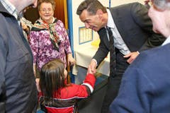 Von überall gabs Gratulationen. (Bild: Philipp Schmidli / Neue LZ)