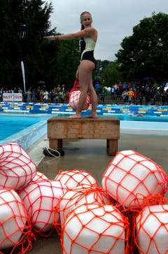 Rettungsballwerfen. (Bild: Nadia Schärli (Neue LZ))
