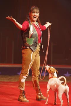 Dass Rosi Hochegger ein grosses Herz und Einfühlungsvermögen für Tiere hat, blieb auch der Fachwelt nicht verborgen. Am 38. Internationalen Circus-Festival in Monte-Carlo gewann die Tiertrainerin zu Beginn dieses Jahres mit ihren tanzenden Hunden den Silbernen Clown sowie vier Sonderpreise. (Bild: PD)