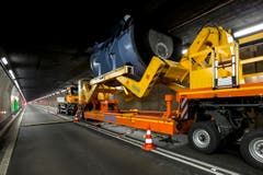 Zum Einsatz kommen schwere Maschinen. (Bild: Keystone / Alexandra Wey)