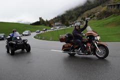 Endlich: Die Strasse ist um 11 Uhr frei Richtung Süden. (Bild: Urs Hanhart / Neue UZ)
