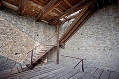 Der Luegislandturm gehört zum ältesten Teil der Mauer und diente anfänglich als Wachtturm. (Bild: Pius Amrein / Neue LZ)