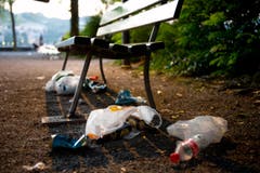 Zurückgelassener Abfall beim Inseli in Luzern. (Bild: Corinne Glanzmann / Neue LZ)