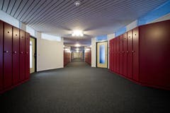 Das Konzept von Aentlebuch.ch besteht eigentlich darin, dass so gut wie alles möglich ist: Büro-, Gewerbe, Lager- oder Verkaufsräume, alles findet seinen Platz in den alten Ackermann-Gebäuden aus den Jahren 1947 bis 1970. (Bild: Pius Amrein / Neue LZ)