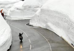 Freie Fahrt für diesen Töff auf dem Gotthardpass. (Bild: Keystone)