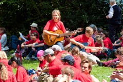 Auslandschweizer sowie rund 400 Mitglieder der Jugendorganisationen Blauring und Jungwacht. (Bild: Dominik Wunderli / Neue LZ)