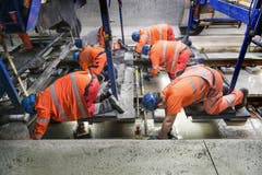 29. Oktober 2014: Tunnelbau ist auch Handarbeit. (Bild: Keystone)