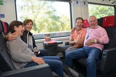 Lustige Fahrt in den Süden: Abopassgruppe mit Waltraud und Hermann Linder (vorne) aus Alpnach Dorf und Gaby und Theo Boog aus Horw. (Bild: Antonio Russo)