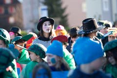 Das Fasnachtstreiben in Steinhausen.... (Bild: Maria Schmid (Neue ZZ))