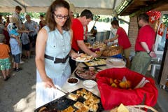 Grosser Aufmarsch am 1. August-Brunch bei der Familie Gassmann in Hildisrieden. (Bild: Dominik Wunderli / Neue LZ)