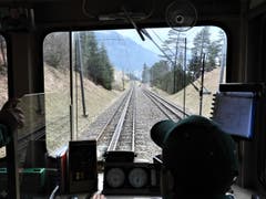 «Vertrauen ist gut, Kontrolle ist besser.» Ganz klar, hier in der Vitznau-Rigi-Bahn hat man alles im Griff. (Bild: Margrith Imhof-Röthlin)