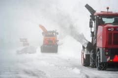 Sowohl bei dichtem Nebel... (Bild: Keystone / Benedetto Galli)