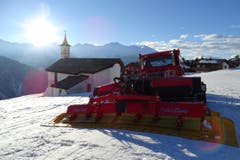 Pistenfahrzeug auf Gspon, im Kanton Wallis. (Bild: Bruno Ringgenberg)