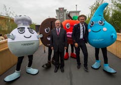 Nicolas Bideau, Chef von Präsenz Schweiz, und Dante Martinelli, Generalkommissär für die Schweiz an der Expo Milano, posieren anlässlich der Eröffnung. (Bild: SAMUEL GOLAY)
