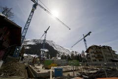 Neben dem «The Chedi» (nicht im Bild) wird fleissig gearbeitet. (Bild: Keystone)