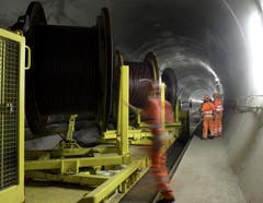 31.10.2013: Insgesamt 5000 Tonnen Kupferkabel werden verwendet. (Bild: Keystone)