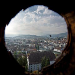 Heute verläuft unter dem Turm eine Hochdruckleitung der städtischen Wasserversorgung. (Bild: Pius Amrein / Neue LZ)