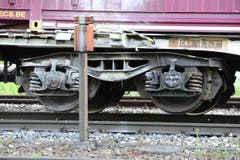 Sie kamen schräg und leicht im Schotter eingegraben zum Stillstand. (Bild: Urs Hanhart (Neue UZ))