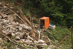 Zwei Bauarbeiter wurden verletzt, einer wird noch vermisst. (Bild: Leser Peter Lienert)