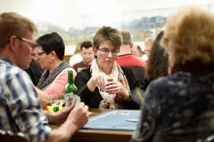 Im Bild links mit Brille Remo Köpfli, Anita Schöpfer und von hinten Veronika Zurbriggen. (Bild: Corinne Glanzmann)