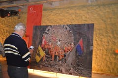 Vor dem Foto das um die Welt ging: Durchstich der Tunnelröhre. (Bild: Antonio Russo)