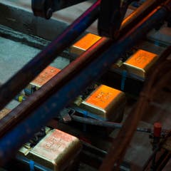 Nun ist der längste Eisenbahntunnel der Welt durchgehend auf seiner ganzen Laenge von 57 Kilometern mit Diesellokomotiven befahrbar. (Bild: SIGI TISCHLER)