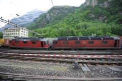 Verlaufen die Bergungsarbeiten nach Plan, kann der Bahnbetrieb ab Mittwochabend (13. Mai) wieder aufgenommen werden. (Bild: Urs Hanhart (Neue UZ))