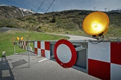 Am 13. Mai um 17 Uhr ist die Wintersperre vorbei. Dann geht diese Schranke auf. (Bild: Pius Amrein / Neue LZ)