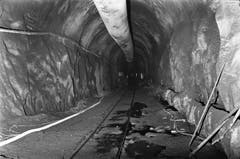 Der Tunnel ist eingleisig und verfügt über zwei automatische Kreuzungsstationen. Er unterquert in einem weit nach Süden ausholenden Bogen den Pizzo Rotondo, nach dem auch eine der Ausweichstellen benannt ist. (Bild: Keystone / Str)