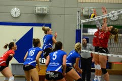In allen Elementen des Spiels war man den Luzernern einen Ball voraus und entschied durch gute Angriffe über Melanie Hasler, Mara Betschart und Lisa Adler den Satz mit 25:19 für sich. (Bild: Maria Schmid)