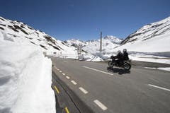 17. April 2014: Der Oberalp ist offen. (Bild: Keystone)