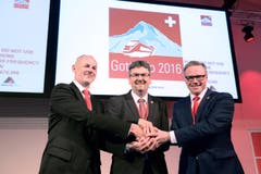 Renzo Simoni, Vorsitzender der Geschäftsleitung der Alptransit Gotthard AG, Peter Füglistaler, Direktor des Bundesamtes fuer Verkehr und SBB-CEO Andreas Meyer (von links) in Castione. (Bild: Keystone / Davide Agosta)