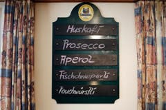 Das Restaurant Grütli ist eine der letzten Beizen die es in Cham noch gibt. Nun hört die Wirtin Theres Köpfli auf. Stefan Kaiser (Neue ZZ) (Bild: Stefan Kaiser / Neue ZZ)