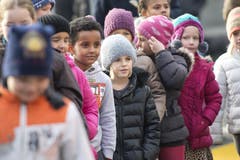 Alle hörten den Märchen gebannt zu. (Bild: Maria Schmid / Neue ZZ)
