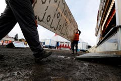 Die Aufbauarbeiten des Circus Knie auf dem Stierenmarktareal (Bild: Stefan Kaiser)