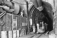 Wegen Kostenüberschreitungen ging der Bau des Tunnels als «Furkaloch» in die politischen Debatten ein. (Bild: Keystone / Str)