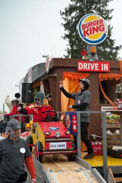 Spootzünder Chliwangen mit dem Motto Fit met Fast Food. (Bild: Boris Bürgisser / Neue LZ)